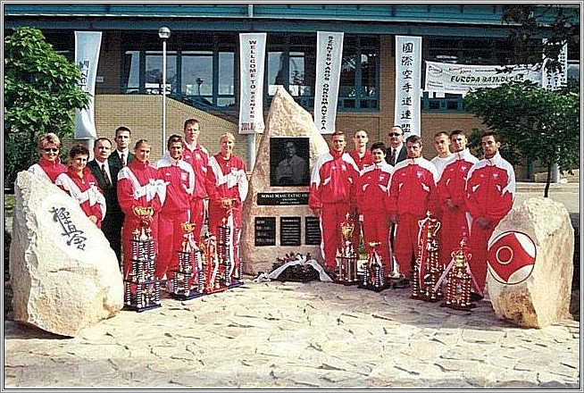 <b>European Karate Championships 2001<br />Szentes, Hungary</b><br />languages: Polish,  English, German