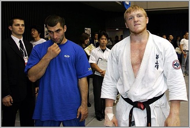 <b>All Japan Weight Category<br />Karate Championships 2004<br />Osaka, Japan</b><br />languages: Japanese, Russian, English